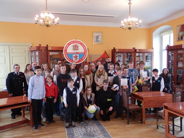 MŁODZIEŻ ZAPOBIEGA POŻAROM 2