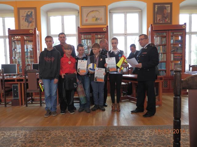 MŁODZIEŻ ZAPOBIEGA POŻAROM 2