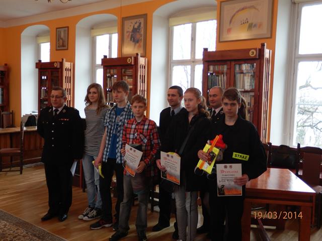 MŁODZIEŻ ZAPOBIEGA POŻAROM 2